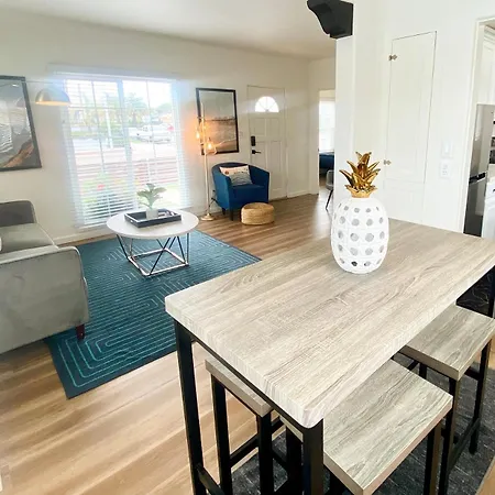 Crown Point Home W/ Cowboy Pool 2 Blocks To Bay